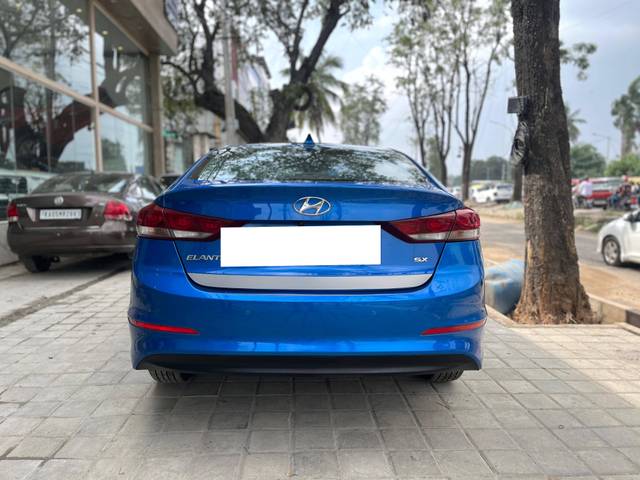 https://images10.gaadi.com/usedcar_image/4227919/original/processed_b56b9543a576475e3557d6a99da289b1.jpg?imwidth=6401