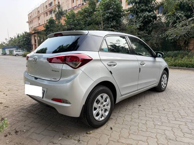 https://images10.gaadi.com/usedcar_image/4227960/original/processed_bb00941b0276f98130566617331592f0.jpeg?imwidth=6402