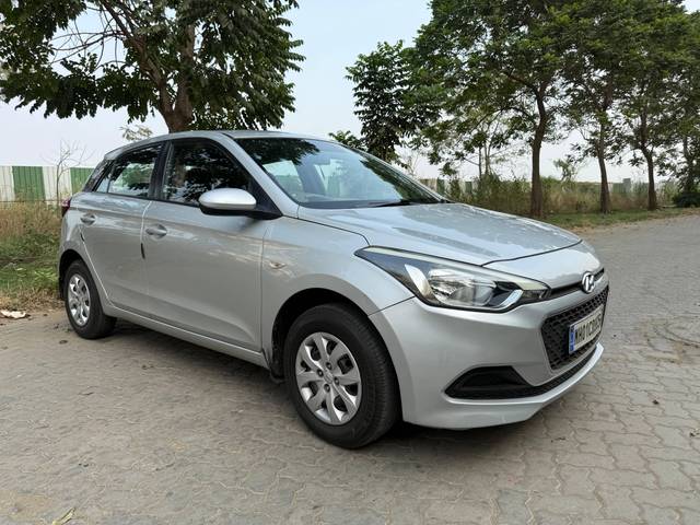 https://images10.gaadi.com/usedcar_image/4227960/original/processed_ea817d22362a81b1b5cb94d294e20ae0.jpeg?imwidth=6400