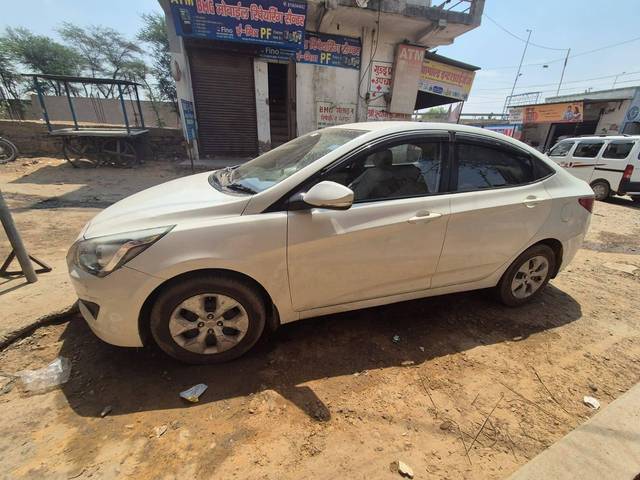 https://images10.gaadi.com/usedcar_image/4227972/original/processed_faf8d1cb-a1b2-4157-94fc-238ccc32dd75.jpg?imwidth=6400