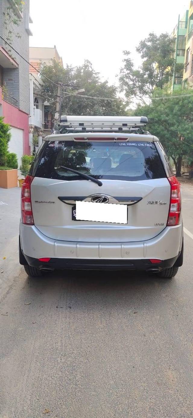 https://images10.gaadi.com/usedcar_image/4227977/original/processed_5aca16d1c25e3421458ab28e7d09feb8.jpg?imwidth=6402