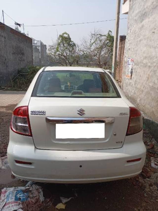 https://images10.gaadi.com/usedcar_image/4227979/original/processed_b6d4c066-2396-455f-8bb2-fffdf6898562.jpg?imwidth=6401