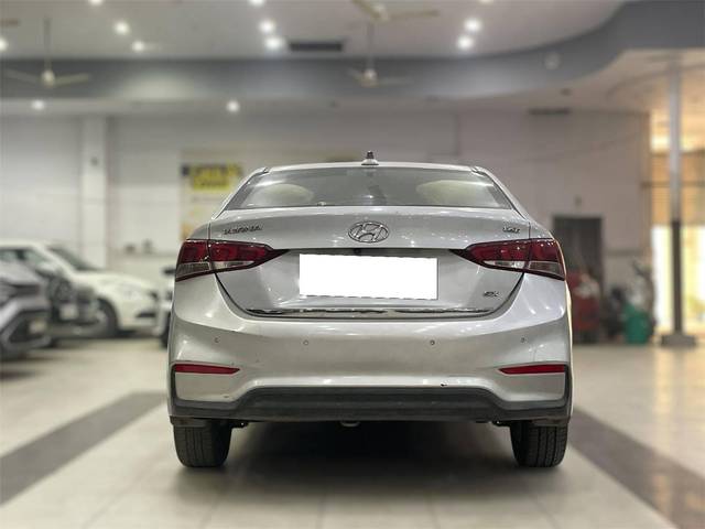 https://images10.gaadi.com/usedcar_image/4227984/original/processed_155748d3a91e9f358b1a6a0a28db4c1f.jpg?imwidth=6401