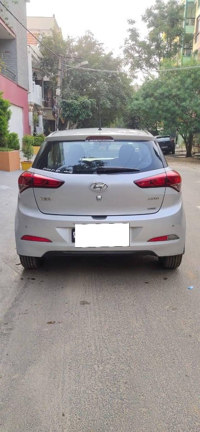 https://images10.gaadi.com/usedcar_image/4227986/original/processed_18482949ab2bee00eb4d8aa7bd2b9e95.jpg?imwidth=6402