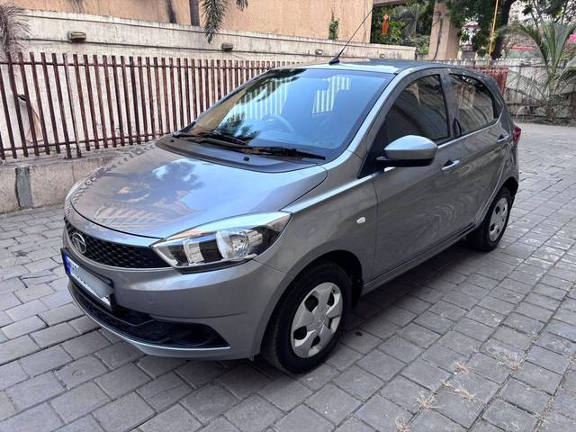 https://images10.gaadi.com/usedcar_image/4228256/original/processed_0cd2d74667591f5ec7977d971518db1a.jpg?imwidth=6402