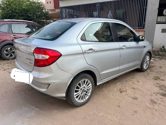 https://images10.gaadi.com/usedcar_image/4228308/original/processed_bff70967-532e-4ab8-a143-f651ed575916.jpeg?imwidth=6401