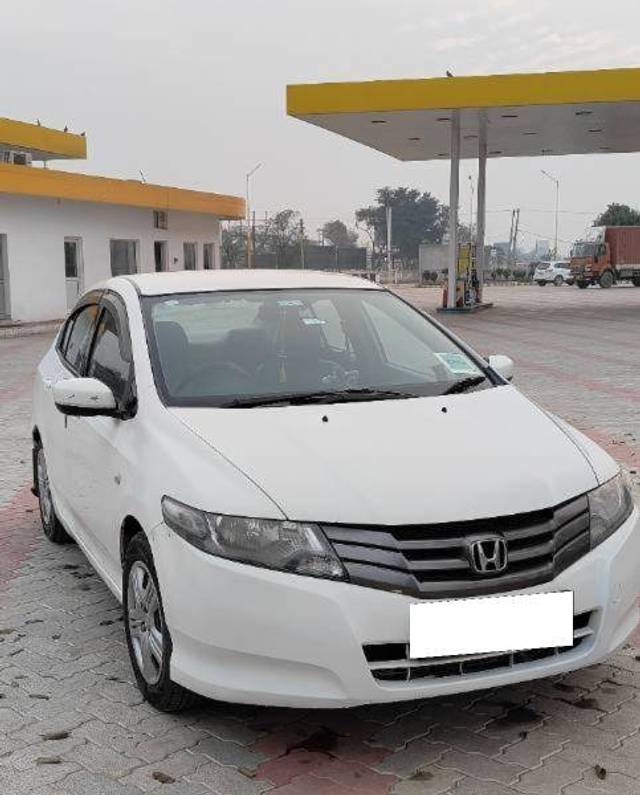 https://images10.gaadi.com/usedcar_image/4228345/original/dde959f84e95a5693486e1712a8d6e96.jpg?imwidth=6400