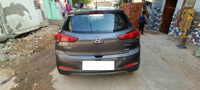 https://images10.gaadi.com/usedcar_image/4228346/original/2431b9466e0666aa26e27b75dd99f247.jpg?imwidth=6401