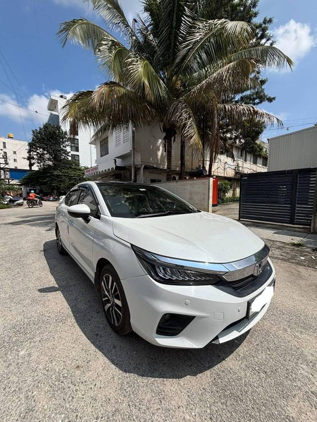 https://images10.gaadi.com/usedcar_image/4228375/original/processed_afc71824055b2ad5edc7099ccefaf05f.jpeg?imwidth=6400