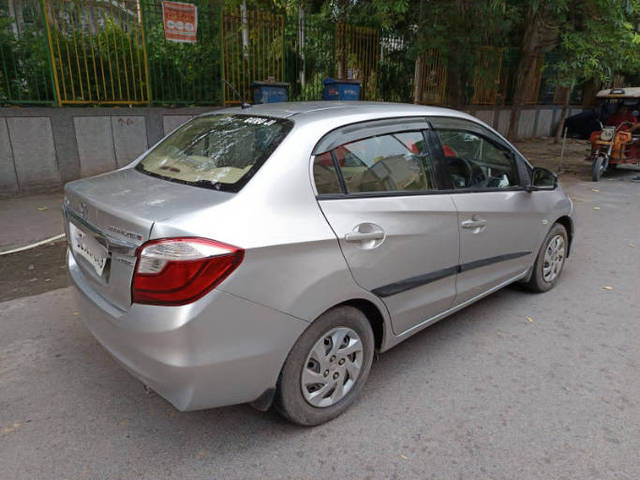 https://images10.gaadi.com/usedcar_image/4228471/original/processed_37a70ccae20722cce66a68d6d5e1f539.png?imwidth=6401