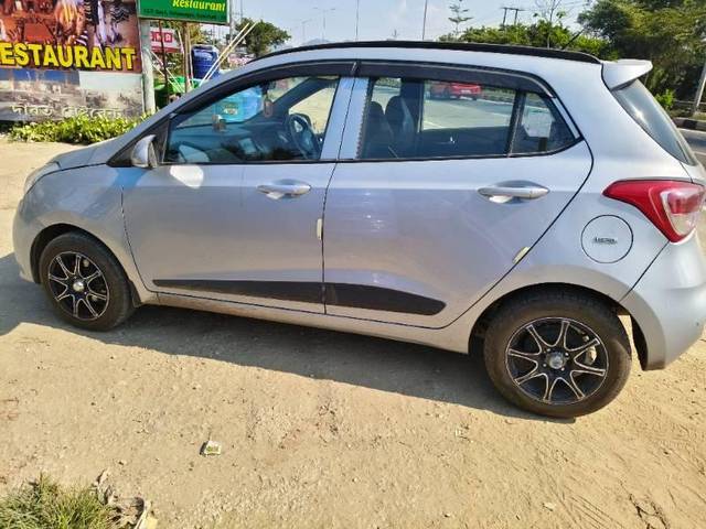 https://images10.gaadi.com/usedcar_image/4228554/original/processed_44e48c86-a1ea-4804-aba1-228ec4d91b5d.jpg?imwidth=6402