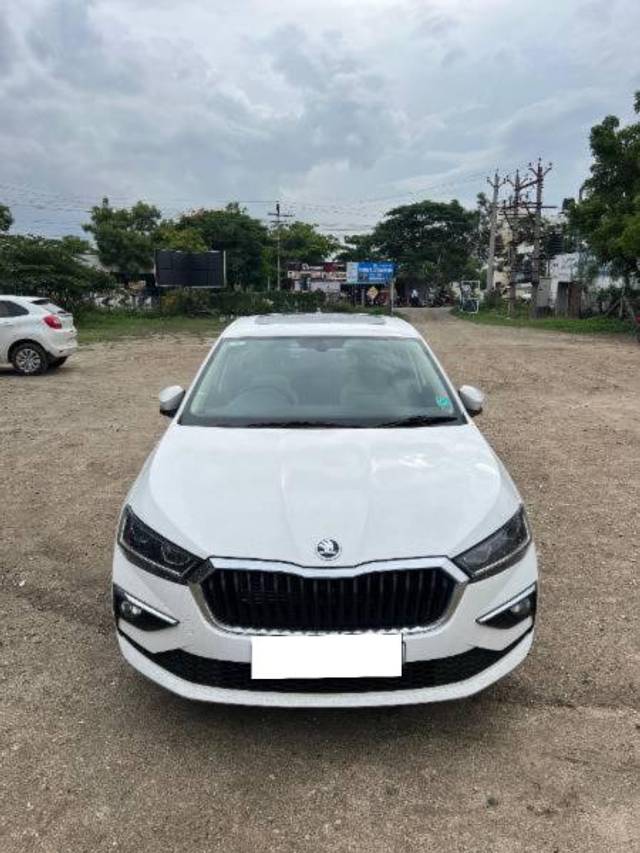 https://images10.gaadi.com/usedcar_image/4228560/original/processed_f2c7c674-1fb8-4f3b-a53d-2a5486a9a0ed.jpg?imwidth=6401