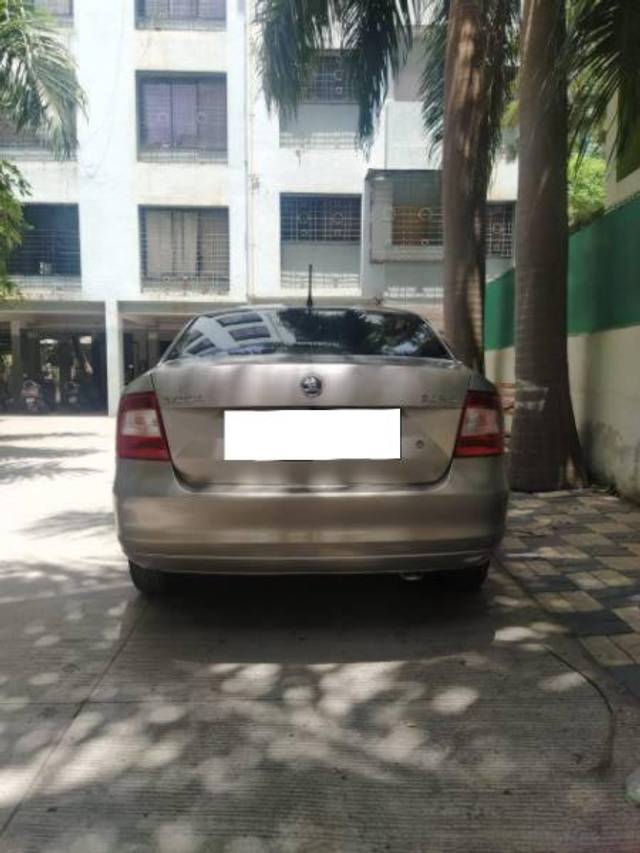 https://images10.gaadi.com/usedcar_image/4228716/original/processed_7fd25d39-064f-489b-bcf6-9a5ba5711753.jpeg?imwidth=6401