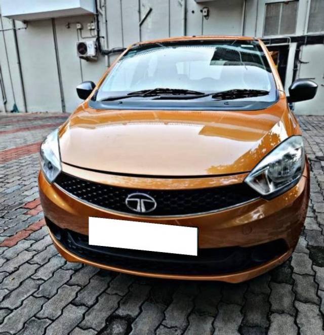 https://images10.gaadi.com/usedcar_image/4228724/original/processed_fd455000-120c-4994-a10f-43120bbb1c05.jpg?imwidth=6400