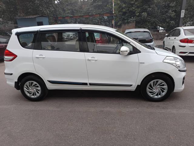 https://images10.gaadi.com/usedcar_image/4228764/original/processed_11d32f207f3d176f7c3ec9c015f76d8f.jpg?imwidth=6401