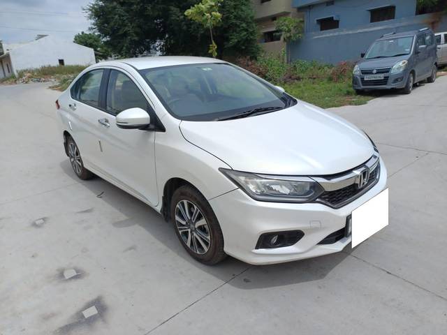 https://images10.gaadi.com/usedcar_image/4228893/original/processed_7e7054c7b4f5a0cbe2fd897ce6a78201.jpg?imwidth=6400