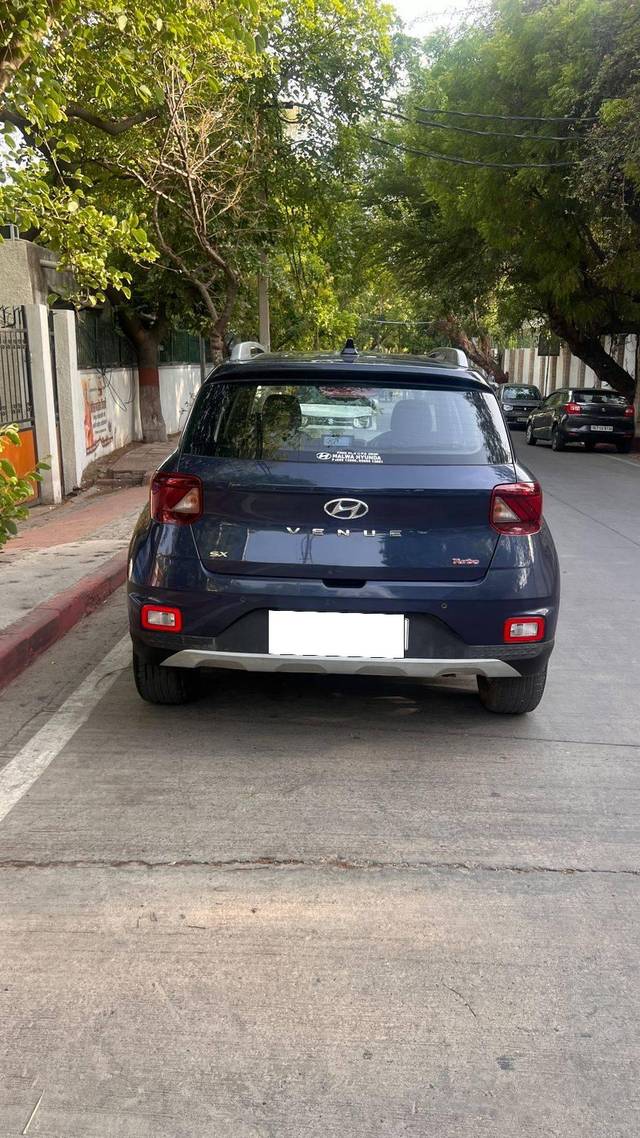 https://images10.gaadi.com/usedcar_image/4228920/original/processed_038fede6fd24ea53371657fcba243875.jpg?imwidth=6402