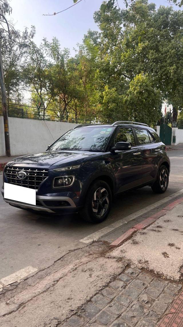 https://images10.gaadi.com/usedcar_image/4228920/original/processed_2411b4b80cdd14bd1bcce2b120b87d5b.jpg?imwidth=6400