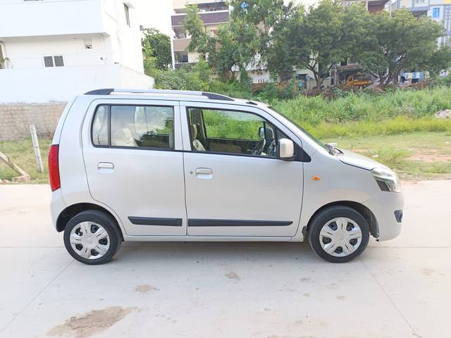 https://images10.gaadi.com/usedcar_image/4228945/original/7d5dc81c1704bdd9cc5878d5d7048f37.jpg?imwidth=6401