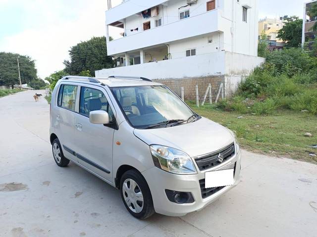 https://images10.gaadi.com/usedcar_image/4228945/original/processed_33fe89a3f69f77d52b0874dc7c3cb2d0.jpg?imwidth=6400