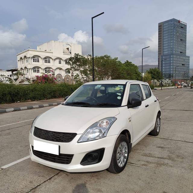 https://images10.gaadi.com/usedcar_image/4228972/original/processed_f2484420ce8b36bb5777d946a96a983e.jpg?imwidth=6400