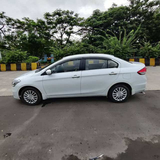 https://images10.gaadi.com/usedcar_image/4228998/original/4f0d506f8d10e09d75c3afec404c021d.jpg?imwidth=6402