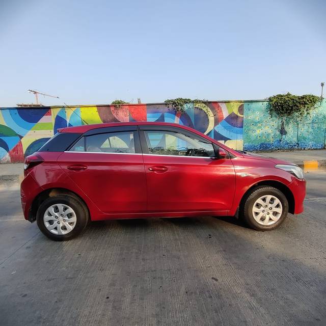 https://images10.gaadi.com/usedcar_image/4229016/original/4cee7e11362946a818f24c77f9d47762.jpg?imwidth=6401