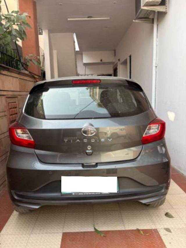 https://images10.gaadi.com/usedcar_image/4229033/original/06969c68e3ac596d33076e4bf0d70481.jpg?imwidth=6401