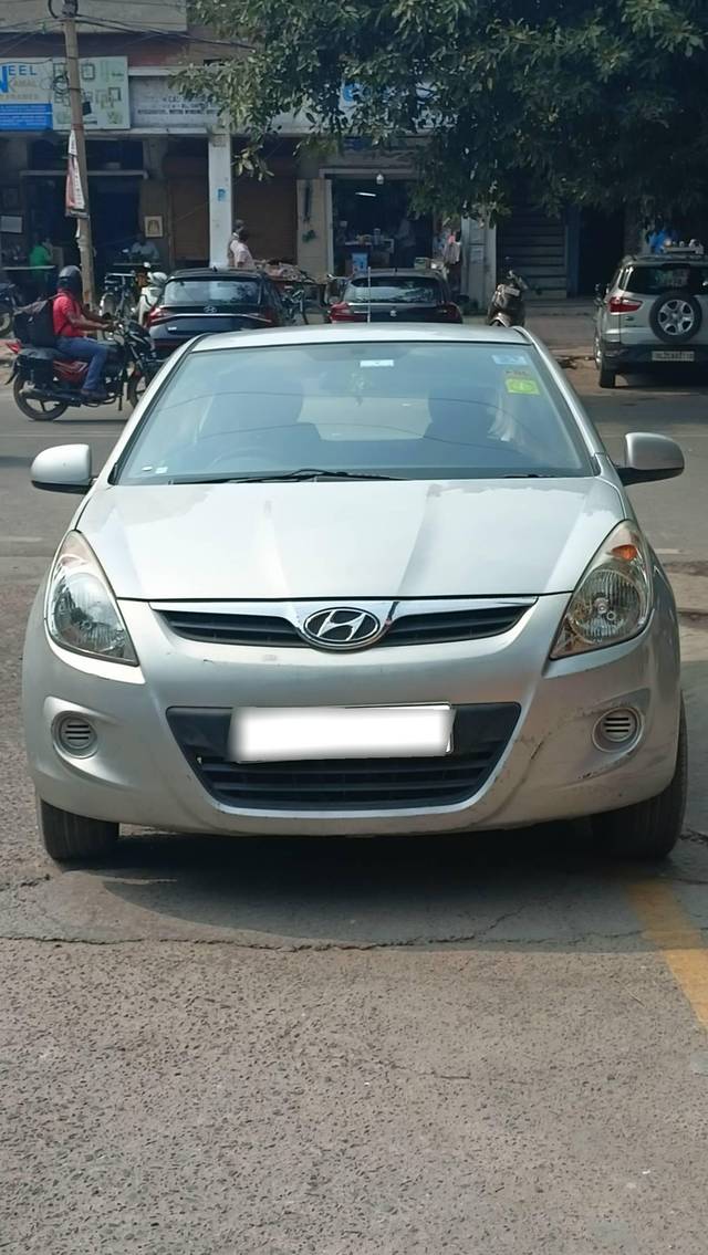 https://images10.gaadi.com/usedcar_image/4229053/original/processed_377ddae312cf138d93c8b9075756d90f.jpeg?imwidth=6402