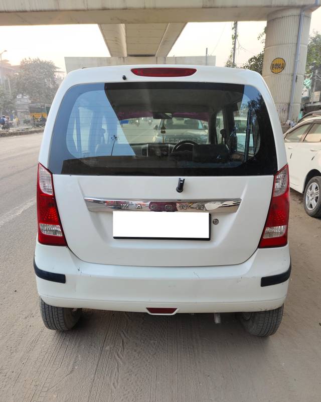 https://images10.gaadi.com/usedcar_image/4229055/original/processed_de3e85ffd77ef08756b8513e763a62d9.jpg?imwidth=6402