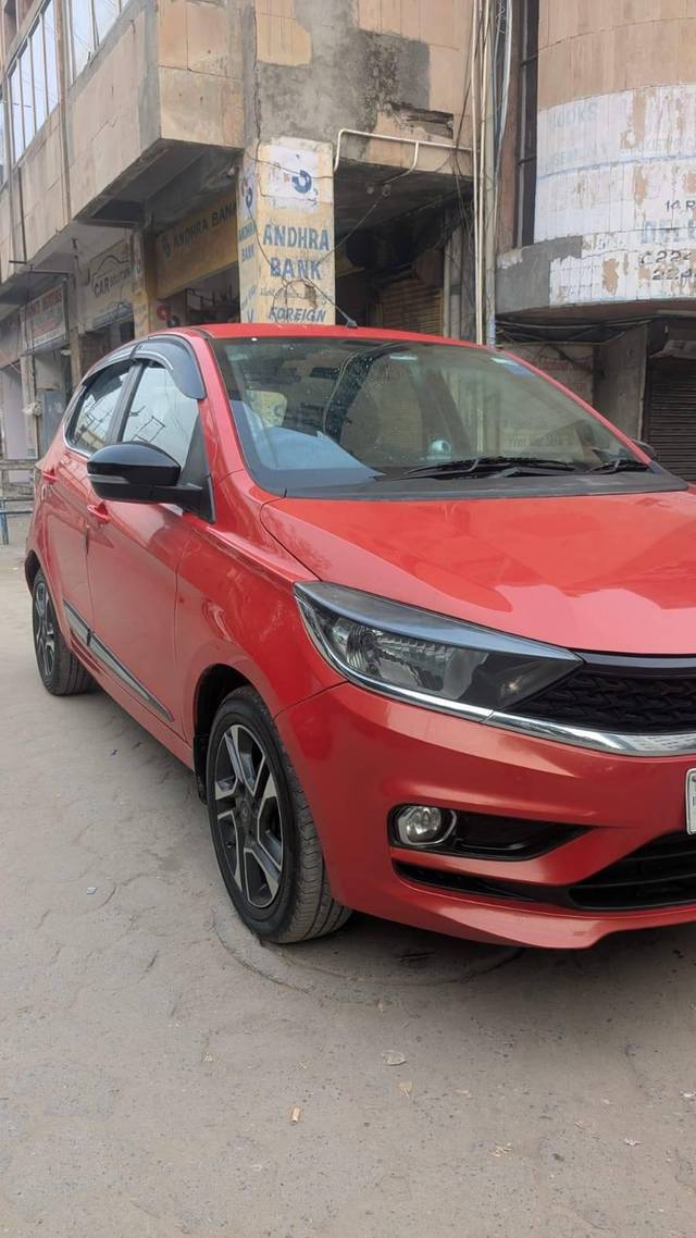 https://images10.gaadi.com/usedcar_image/4229067/original/processed_fa9731a8967048934bf81617a4dd08f7.jpg?imwidth=6400