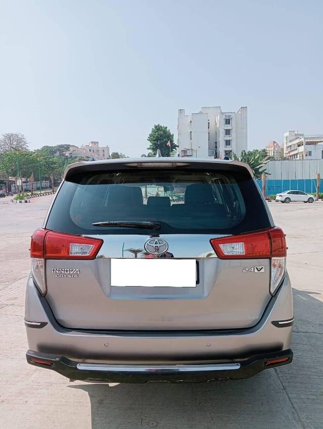 https://images10.gaadi.com/usedcar_image/4229071/original/processed_3a9e78f956356f2ec64a01b7e2e82f35.jpg?imwidth=6402