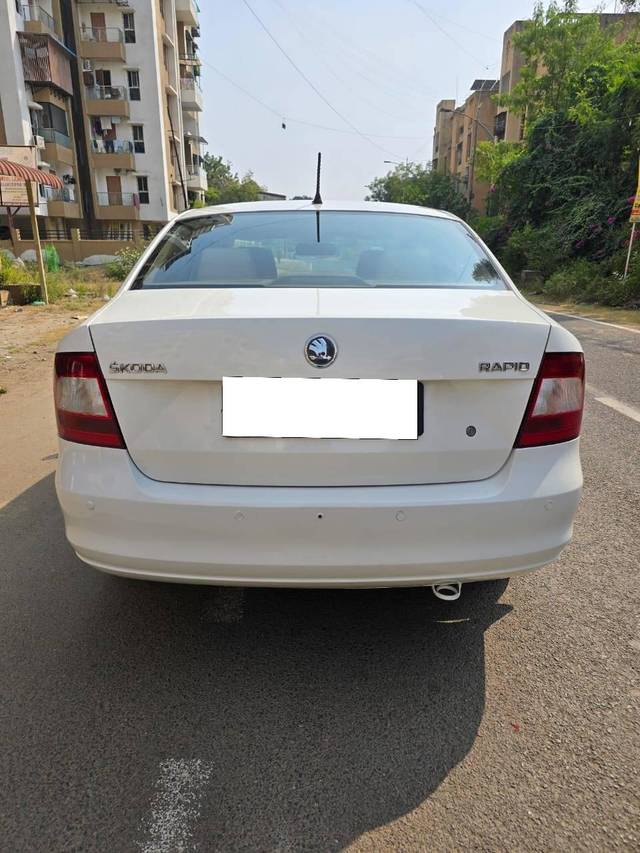 https://images10.gaadi.com/usedcar_image/4229079/original/processed_92e95b3c8b4a9afb12c9a3a29d383f7a.jpg?imwidth=6402