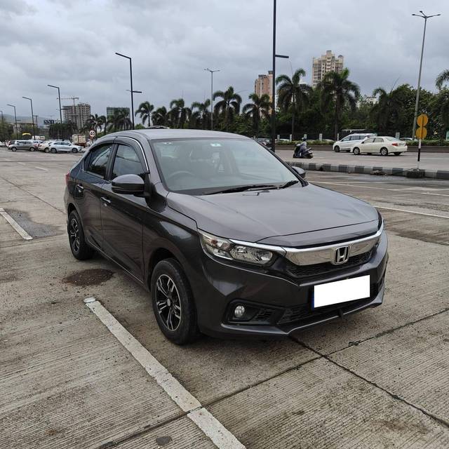 https://images10.gaadi.com/usedcar_image/4229092/original/processed_71d8dfd6a297a8f7c99f51b21e5db704.jpg?imwidth=6400