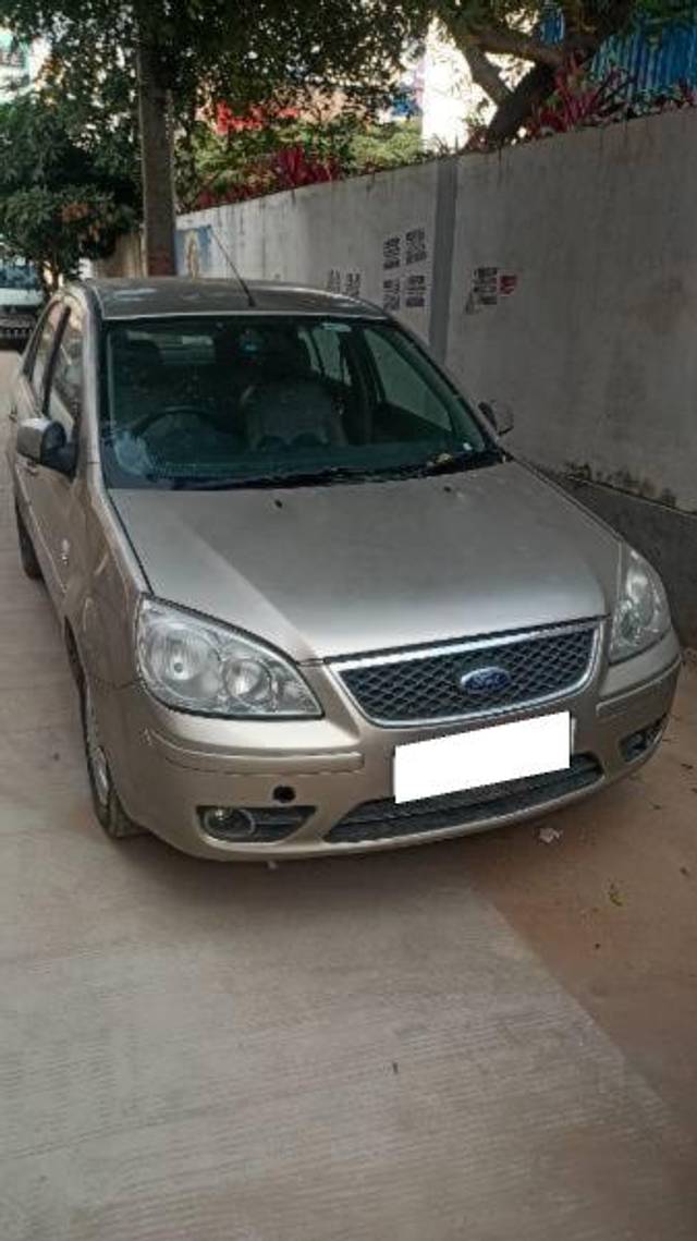 https://images10.gaadi.com/usedcar_image/4229129/original/processed_230848ee-e028-415c-98e0-68522778f683.jpg?imwidth=6400