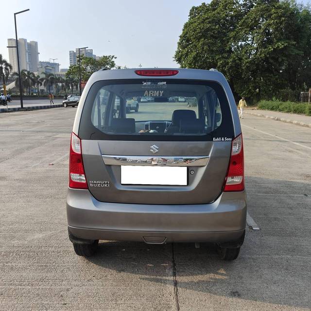 https://images10.gaadi.com/usedcar_image/4229241/original/processed_e1c54c429627d0e9dd77958d06383e4d.jpg?imwidth=6402