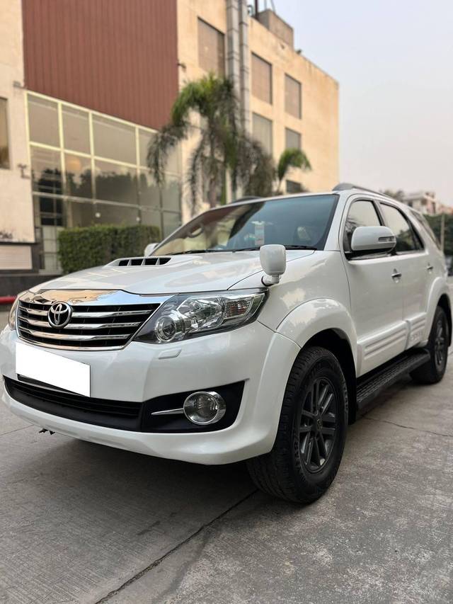 https://images10.gaadi.com/usedcar_image/4229302/original/processed_a21751e552326efe45c1f8e21866fdf8.jpg?imwidth=6402