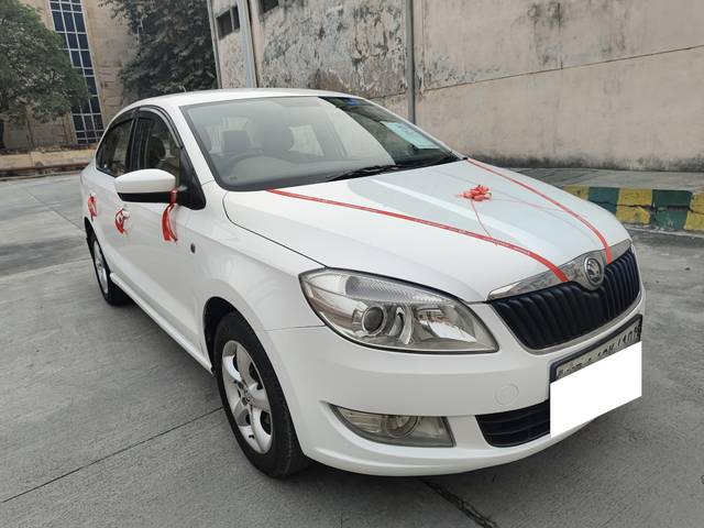 https://images10.gaadi.com/usedcar_image/4229309/original/processed_b057596982a515ee4af4b42bfd62207f.jpg?imwidth=6400