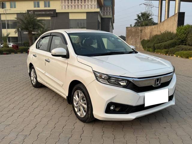 https://images10.gaadi.com/usedcar_image/4229372/original/processed_3aa0d70eeccc354d9ebb7376cf3c6212.jpg?imwidth=6400