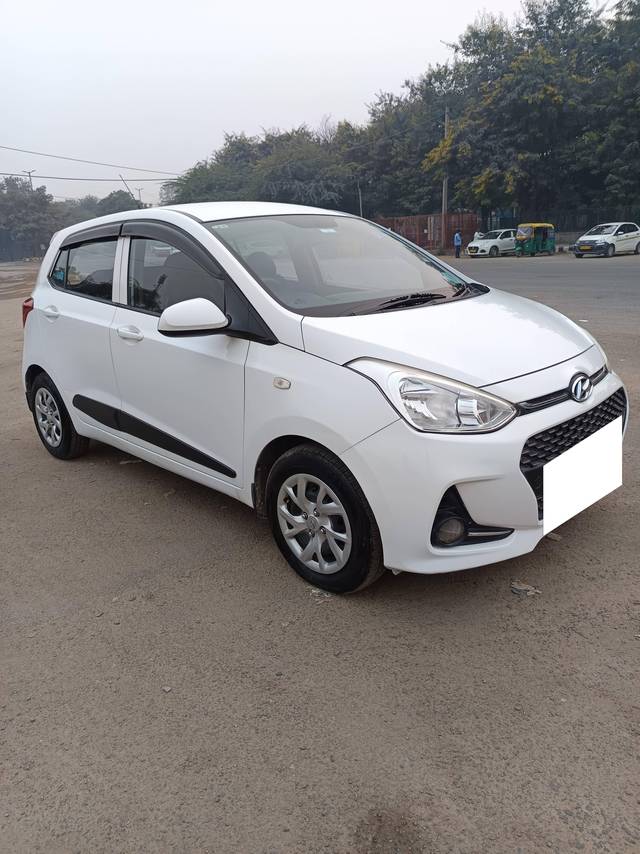 https://images10.gaadi.com/usedcar_image/4229374/original/processed_2ef6919e16531ace7419039e34f54942.jpg?imwidth=6400