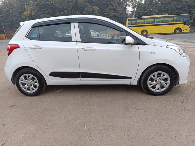 https://images10.gaadi.com/usedcar_image/4229374/original/processed_4598470f6b17b128b18ab9612d0abd97.jpg?imwidth=6401