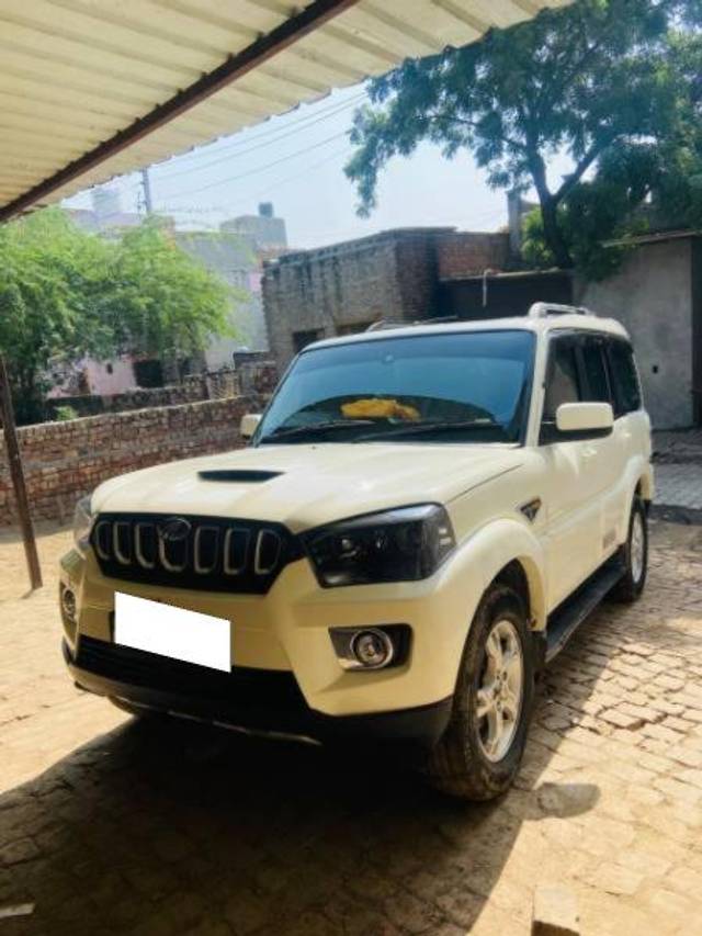 https://images10.gaadi.com/usedcar_image/4229378/original/processed_cdb578c0-caf9-4d3a-9664-2112b2824edf.jpg?imwidth=6402