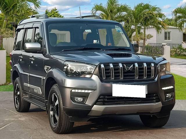 https://images10.gaadi.com/usedcar_image/4229401/original/processed_52793bcd4d4195359c3c92de0598b6e9.jpg?imwidth=6400