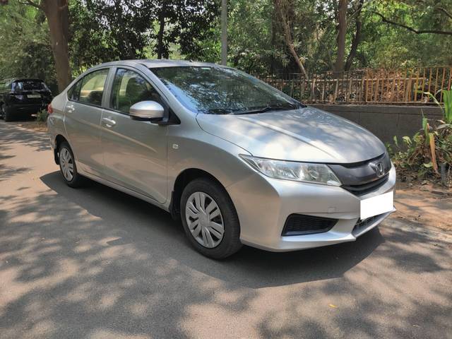 https://images10.gaadi.com/usedcar_image/4229431/original/processed_5e76960e2fca5c20ad11e2e1bd5a8f53.jpg?imwidth=6400