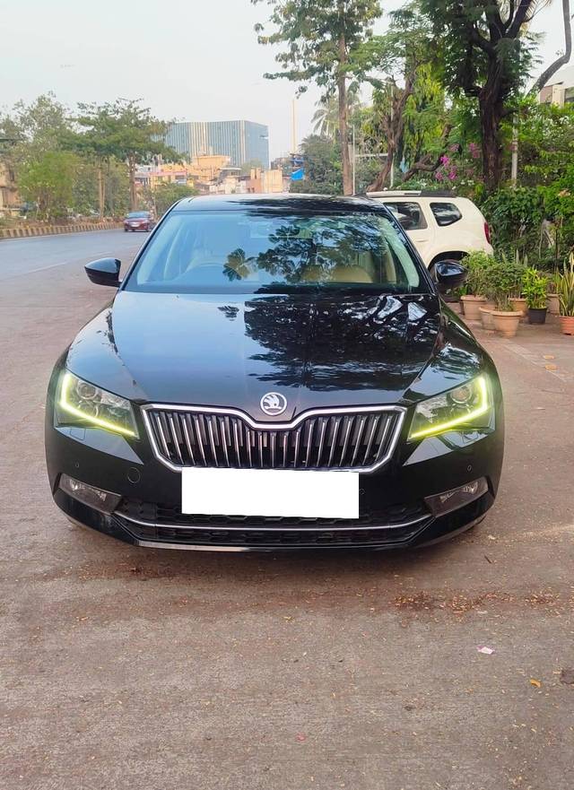 https://images10.gaadi.com/usedcar_image/4229439/original/processed_36f13043fa2470ad041fc556bd74d94b.jpg?imwidth=6402