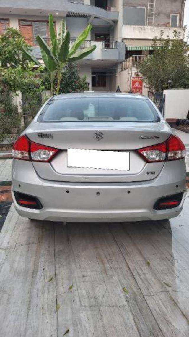 https://images10.gaadi.com/usedcar_image/4229534/original/6a24f538d07ea9d88a0a357744bfb6ea.jpg?imwidth=6401