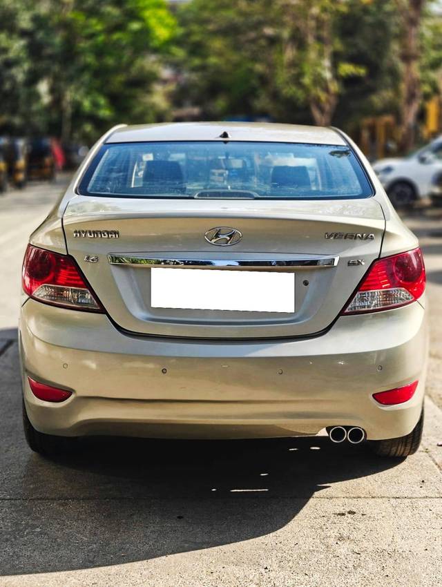 https://images10.gaadi.com/usedcar_image/4229549/original/processed_49789a7de4fcd2a2204e3b93532d2dba.jpg?imwidth=6402