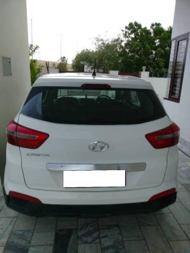 https://images10.gaadi.com/usedcar_image/4229642/original/processed_a52a5be3-b429-4a29-824f-edbf51aa0c16.jpg?imwidth=6401