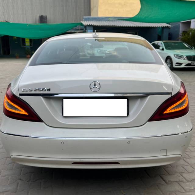 https://images10.gaadi.com/usedcar_image/4229704/original/processed_247e2531663cd779246655a1c89d622d.jpg?imwidth=6402