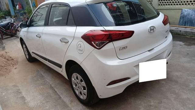 https://images10.gaadi.com/usedcar_image/4229777/original/processed_ab9d69e1-298b-4eb5-8a37-f51b967265f0.jpeg?imwidth=6402